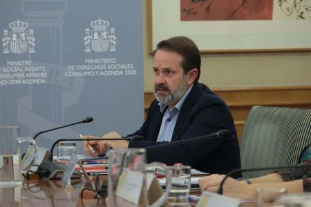 Becerra puede presentar de oficio las candidaturas que estime oportunas a los I Premios a la Protección Animal